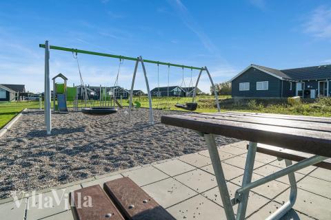 Ude-aktiviteter omkring sommerhus nr. 428.