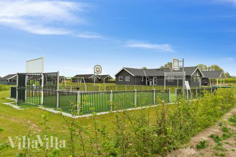 Ud over de mange timer, man kan bruge i husets pool-afdeling, så byder luksushus 428 også på mange udendørs aktiviteter