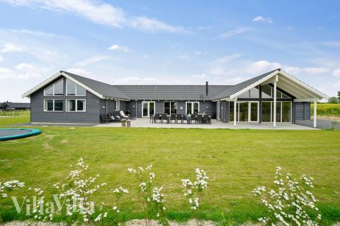 Dette skønne poolhus nr. 428 med plads til 30 personer ligger i Fyn og øer