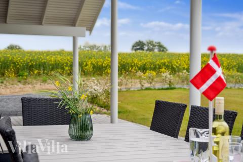 Stor terrasse ved luksushus nr. 428 i Fyn og øer.