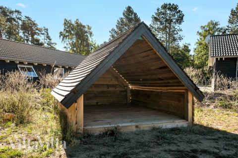 Ud over de mange timer, man kan bruge i husets pool-afdeling, så byder luksushus 436 også på mange udendørs aktiviteter