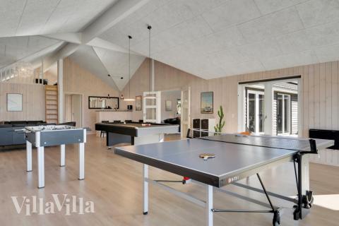 Ud over de mange timer, man kan bruge i husets pool-afdeling, så byder luksushus 436 også på billard/bordtennis og dart