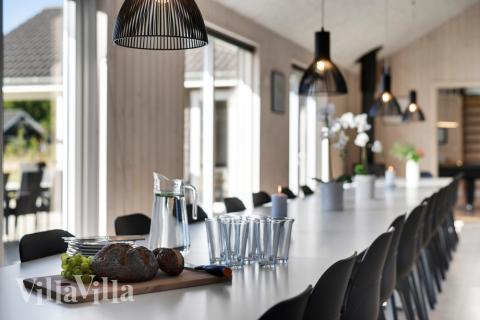 Det store lyse opholdrum i luksushus nr. 436 til 30.