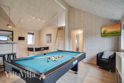 Ud over de mange timer, man kan bruge i husets pool-afdeling, så byder luksushus 719 også på billard/bordtennis og dart