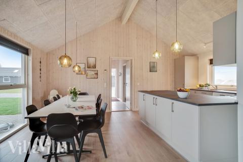 Køkkenet i luksushus nr. 719 er udstyrret, så I let kan lave mad til 10 personer.