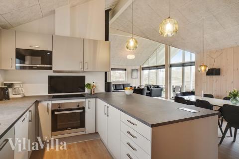 Køkkenet i luksushus nr. 719 er godt indrettet.