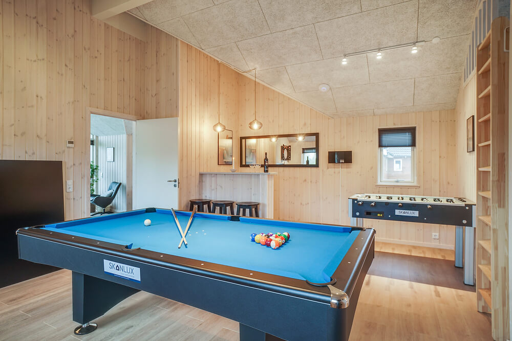 Ud over de mange timer, man kan bruge i husets pool-afdeling, så byder luksushus 725 også på billard/bordtennis og dart