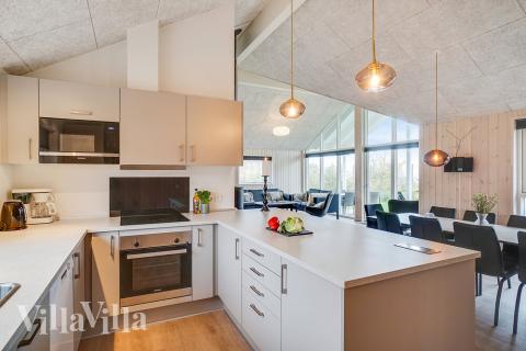 Køkkenet i luksushus nr. 725 er godt indrettet.