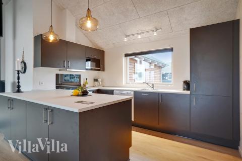 Køkkenet i luksushus nr. 724 er godt indrettet.