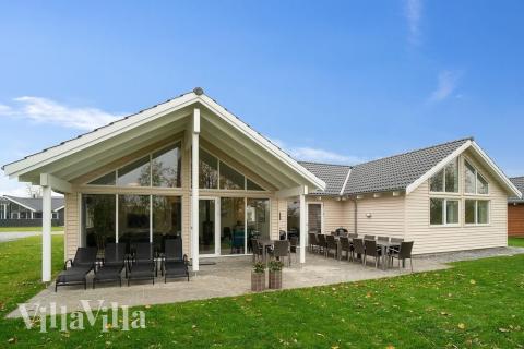 Dette skønne poolhus nr. 721 med plads til 18 personer ligger i Tyskland