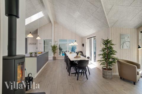 Det store lyse opholdrum i luksushus nr. 720 til 18.