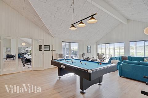 Dyst i sommerhusets aktivitetsrum, når I besøger luksushus nr. 442 i Østjylland.