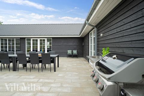 Luksushus nr. 442 har en dejlig terrasse med gode havemøbler til 26 personer.