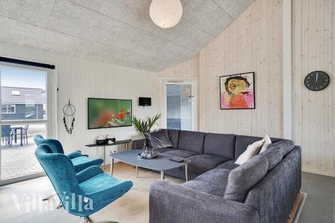 Det store lyse opholdrum i luksushus nr. 448 til 24.