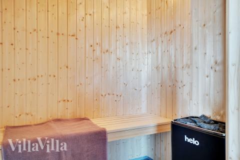 Nyd varmen i saunaen i luksushus nr. 448 til 24 personer