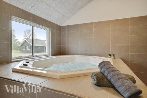 Nyd varmen i spaen i luksushus nr. 448 i Østjylland