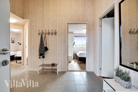 Den rummelige entre i luksushus nr. 441 i Østjylland