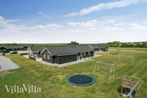 Flot sommerhus nr. 441 med god plads til op til 26 personer