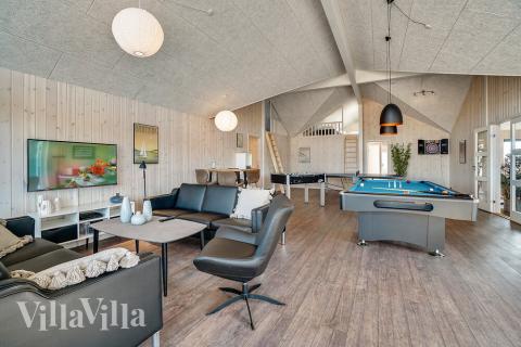 Aktivitetsrum i luksushus nr. 446 med 12 soveværelser og plads til 30 personer.