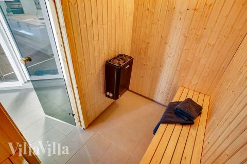 Nyd varmen i saunaen i luksushus nr. 446 til 30 personer