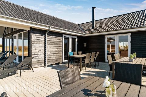 Stor terrasse ved luksushus nr. 446 i Østjylland.