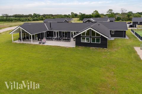 Ude-aktiviteter omkring sommerhus nr. 446.