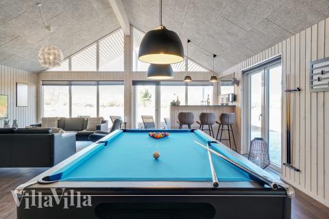 Dyst i sommerhusets aktivitetsrum, når I besøger luksushus nr. 450 i Østjylland.