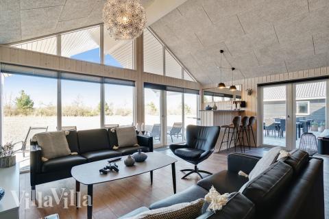 Aktivitetsrum i luksushus nr. 450 med 12 soveværelser og plads til 30 personer.