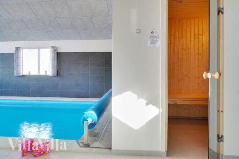 Den lækre pool i luksushuse nr. 450 til 30 personer