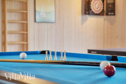 Aktivitetsrum i luksushus nr. 432 med 8 soveværelser og plads til 20 personer.