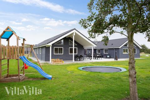 Dette skønne poolhus nr. 432 med plads til 20 personer ligger i Lolland/Falster/Møn