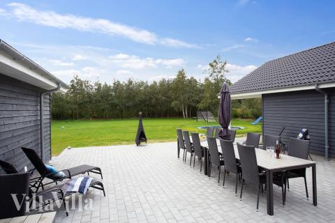 Luksushus nr. 432 har en dejlig terrasse med gode havemøbler til 20 personer.