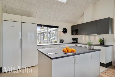 Køkkenet i luksushus nr. 437 er godt indrettet.