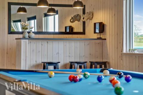 Aktivitetsrum i luksushus nr. 437 med 7 soveværelser og plads til 18 personer.