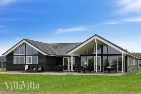 Dette skønne poolhus nr. 437 med plads til 18 personer ligger i Fyn og øer