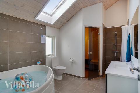 Ét af badeværelserne i luksushus nr. 443