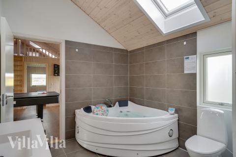 Nyd varmen i spaen i luksushus nr. 443 i Østjylland