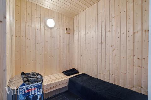 Nyd varmen i saunaen i luksushus nr. 444 til 12 personer