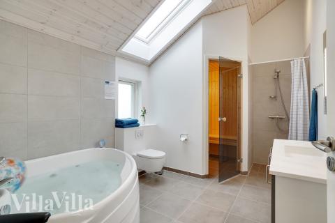 Ét af badeværelserne i luksushus nr. 444