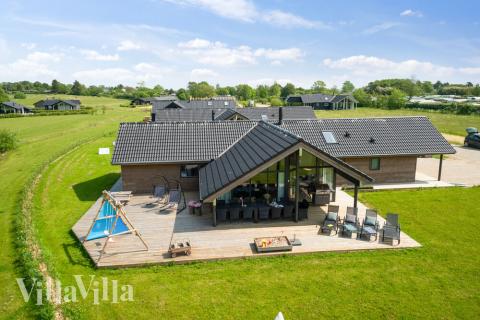 Dette skønne spahus nr. 444 med plads til 12 personer ligger i Østjylland