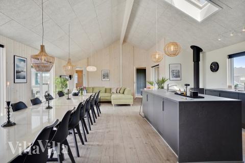 Det store lyse opholdrum i luksushus nr. 453 til 20.