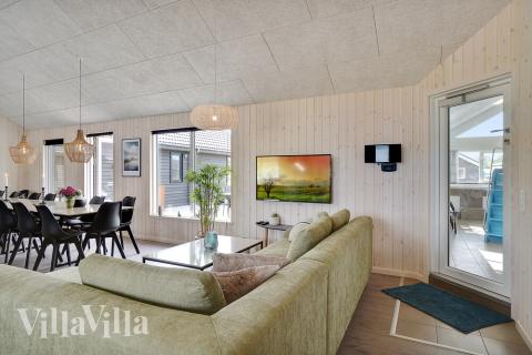 Luksushus 453 til 20 personer byder på et stort aktivitetsrum med bl.a. billard og dart