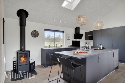 Køkkenet i luksushus nr. 453 er godt indrettet.