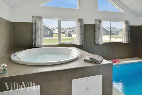 Nyd varmen i spaen i luksushus nr. 453 i Vestjylland