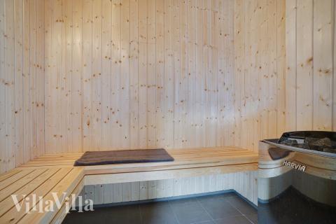 Nyd varmen i saunaen i luksushus nr. 453 til 20 personer