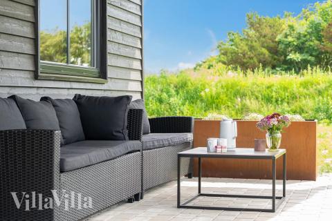 Luksushus nr. 453 har en dejlig terrasse med gode havemøbler til 20 personer.