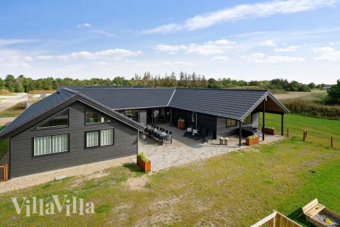 Dette skønne poolhus nr. 453 med plads til 20 personer ligger i Vestjylland