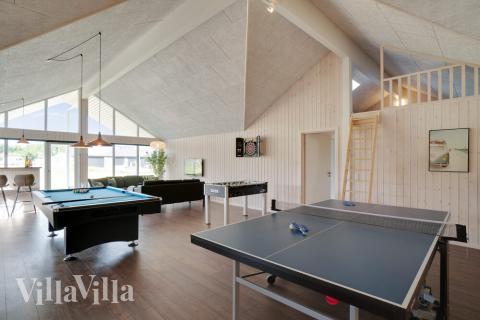 Luksushus 454 til 30 personer byder på et stort aktivitetsrum med bl.a. billard og dart