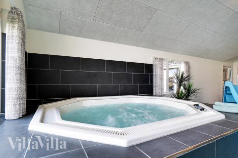 Nyd varmen i spaen i luksushus nr. 454 i Vestjylland