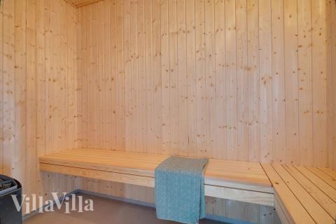 Nyd varmen i saunaen i luksushus nr. 454 til 30 personer